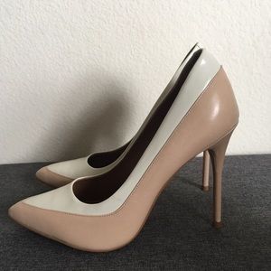 Nude pumps